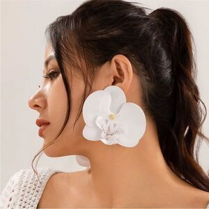 Statement orchid earrings M329